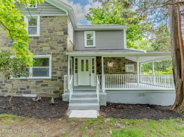 101 Homestead Dr, Dingmans Ferry, PA 18328