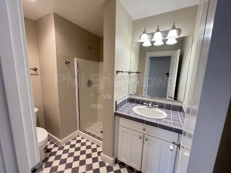 10235 NW Edgewood Dr — Photo 24
