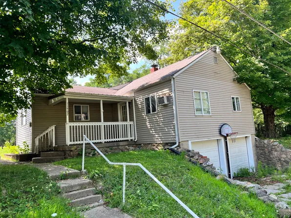 11902 Kuhn Rd, Mooreland, IN 47360