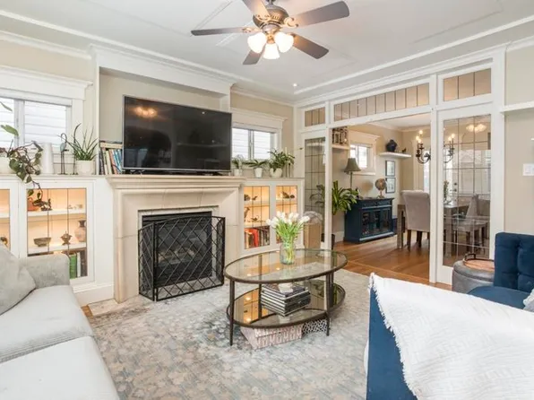 1112 4th Ave, New Westminster, BC V3M 1T5