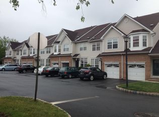 4 Gallop Ln #304, Somerset, NJ 08873