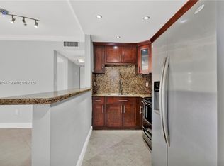 6200 W Flagler St APT 301, Miami, FL 33144