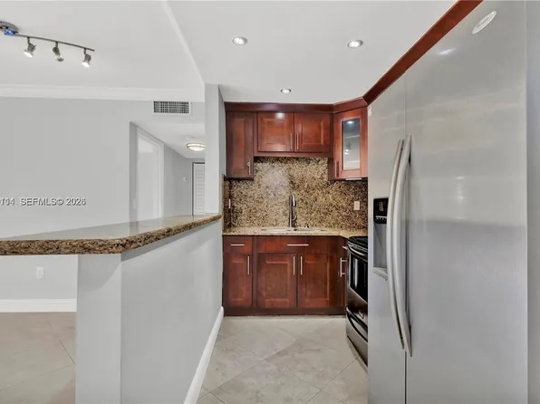 6200 W Flagler St APT 301, Miami, FL 33144