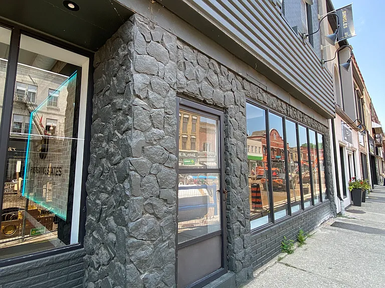 32 Grand River St N #C — Photo 1