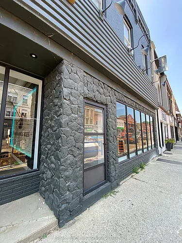 32 Grand River St N #C Photo 1
