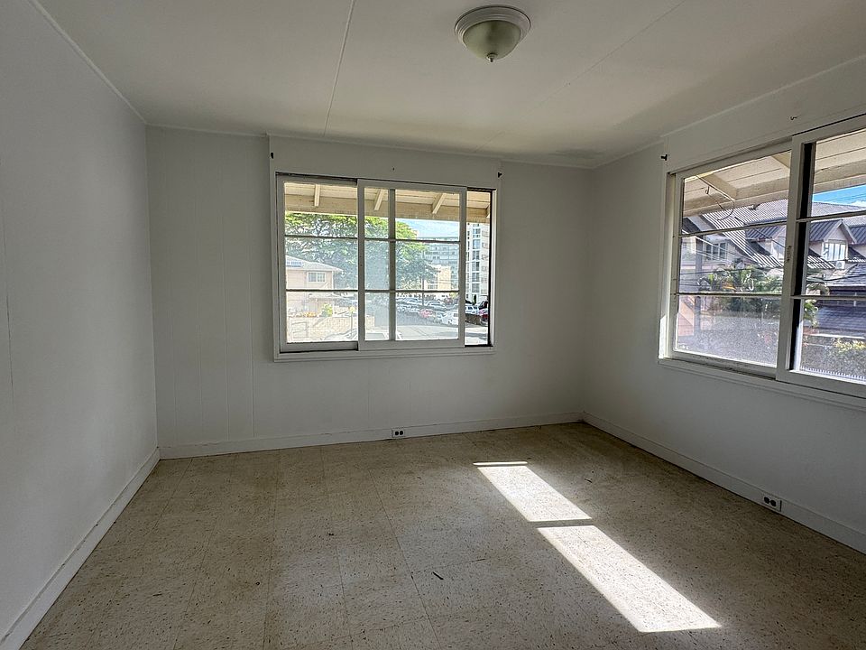 1st bedroom.