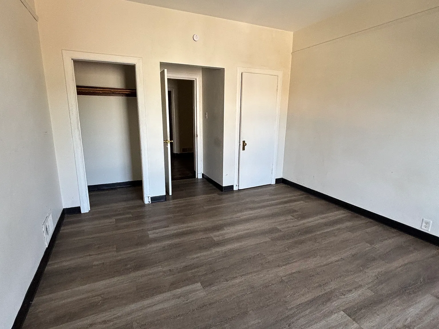 1115 Reservoir St — Photo 3