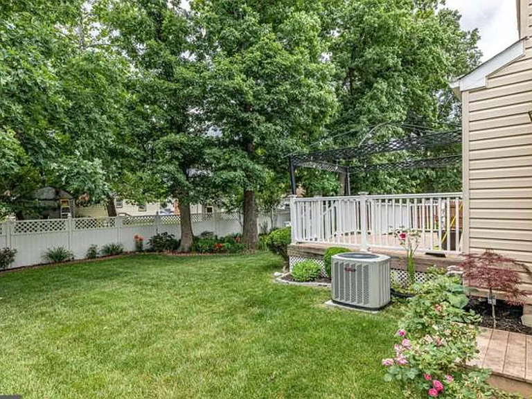 304 Nicole Ln — Photo 10