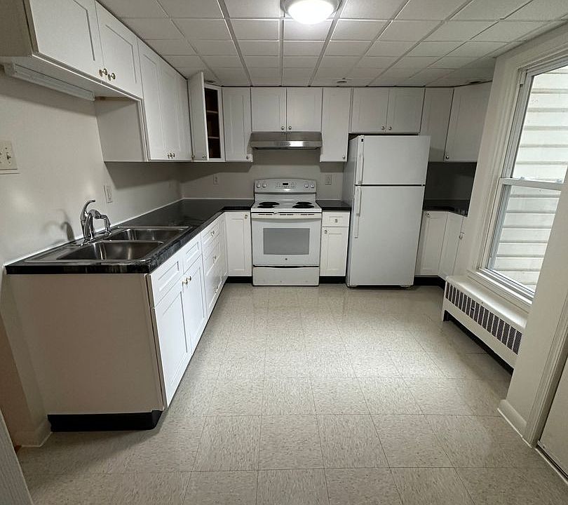 1st image of 26 E Main St