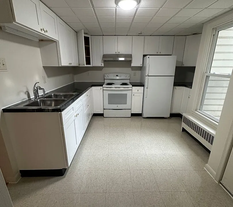 26 E Main St