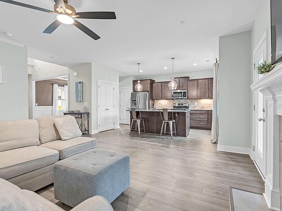 3rd image of 79 Buckhaven Ct