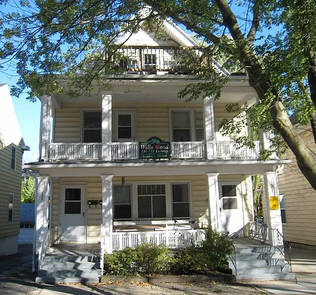133 Lathrop St — Photo 3