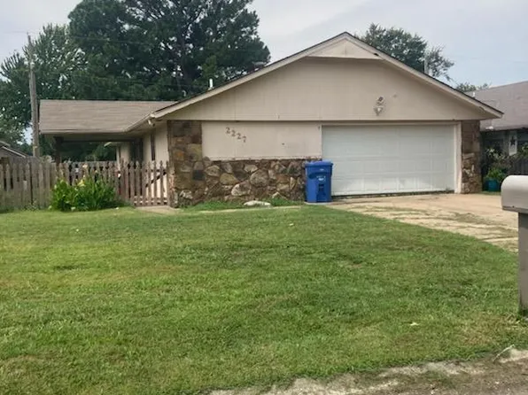 2227 Willow Ln, Miami, OK 74354