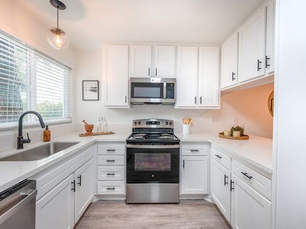 1394 E Hillcrest Dr #5-524