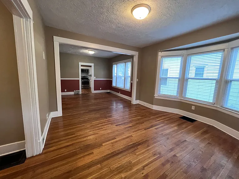 1040 Powers Ave NW — Photo 7