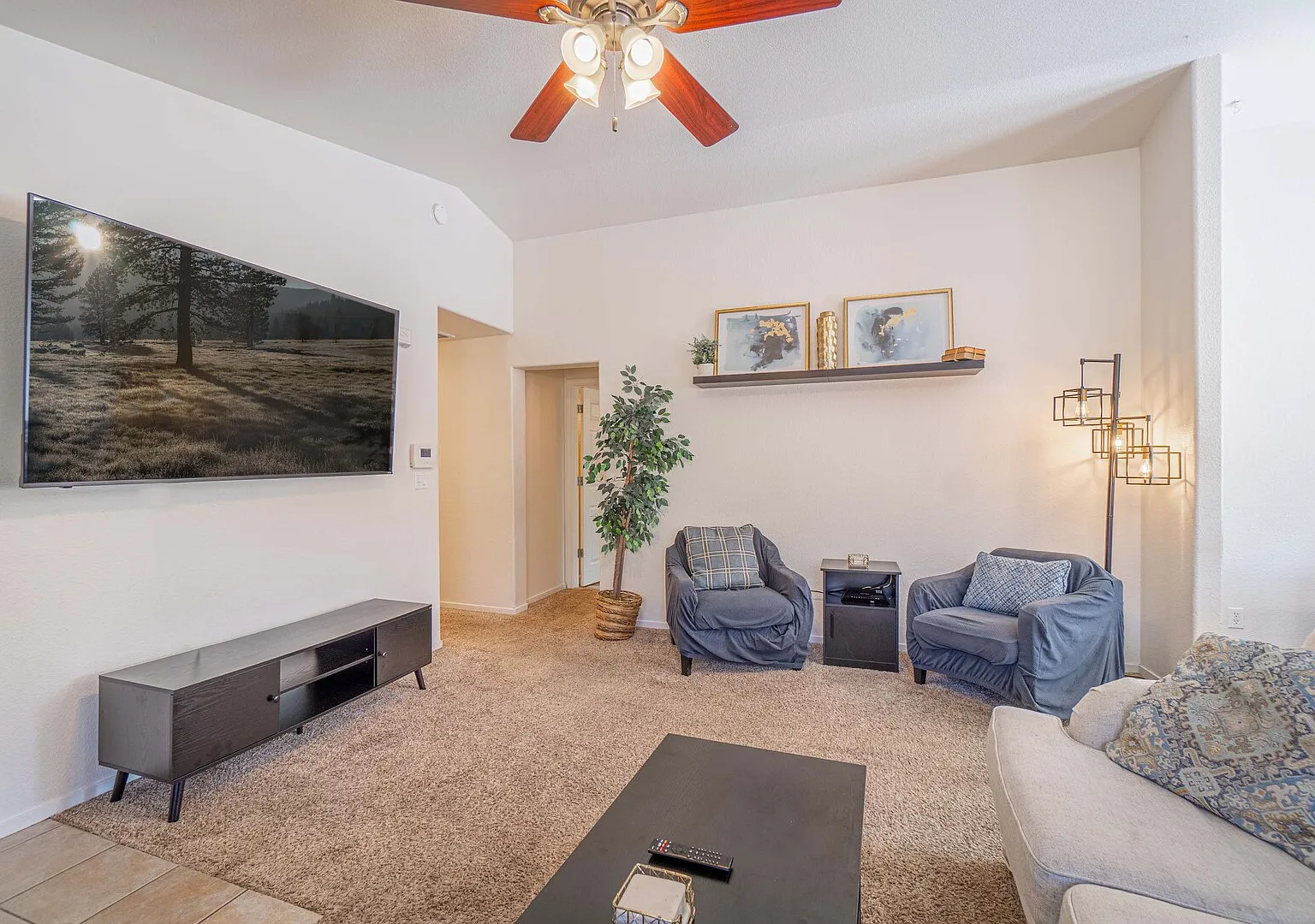 Large Group Escape, 5 Beds, Pets Welcome — Photo 3