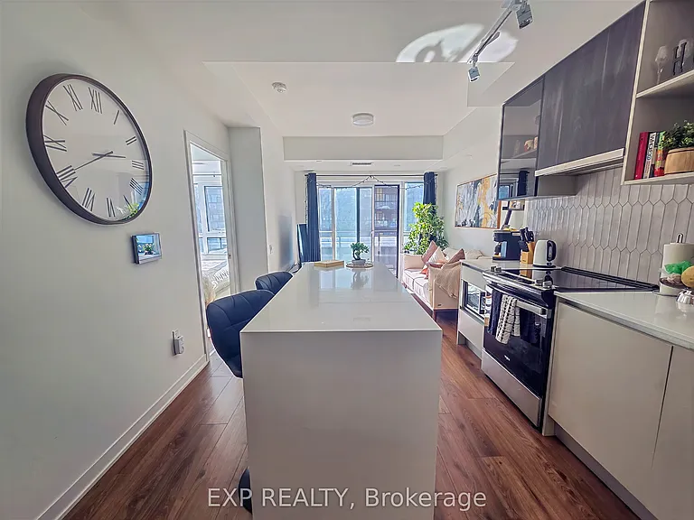 395 Dundas St W #419 — Photo 3
