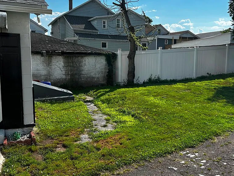 148 S Van Buren Ave — Photo 13