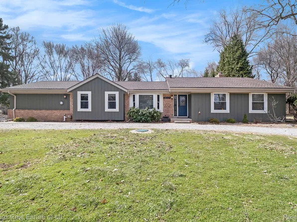 26227 La Muera St, Farmington Hills, MI 48334