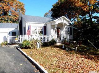 18 Coles Pl, Northport, NY 11768
