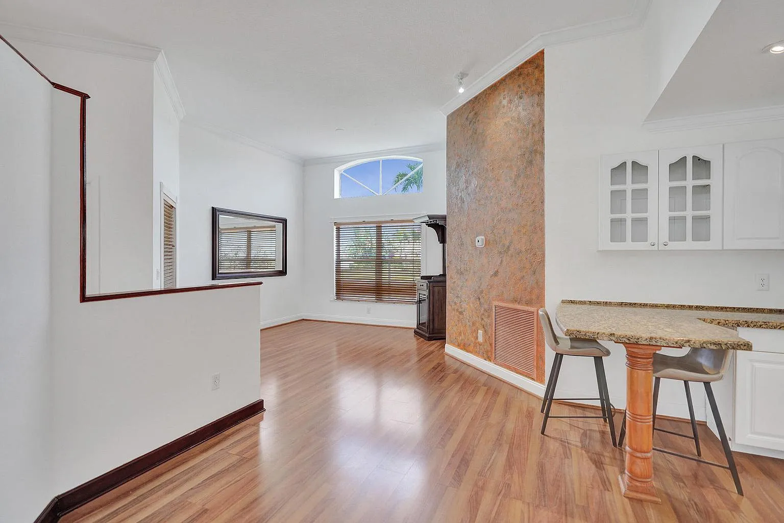 3 bed, 1703 sqft, $3,300 — Photo 3