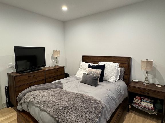 5th image of 1238 N Bosworth Ave #301