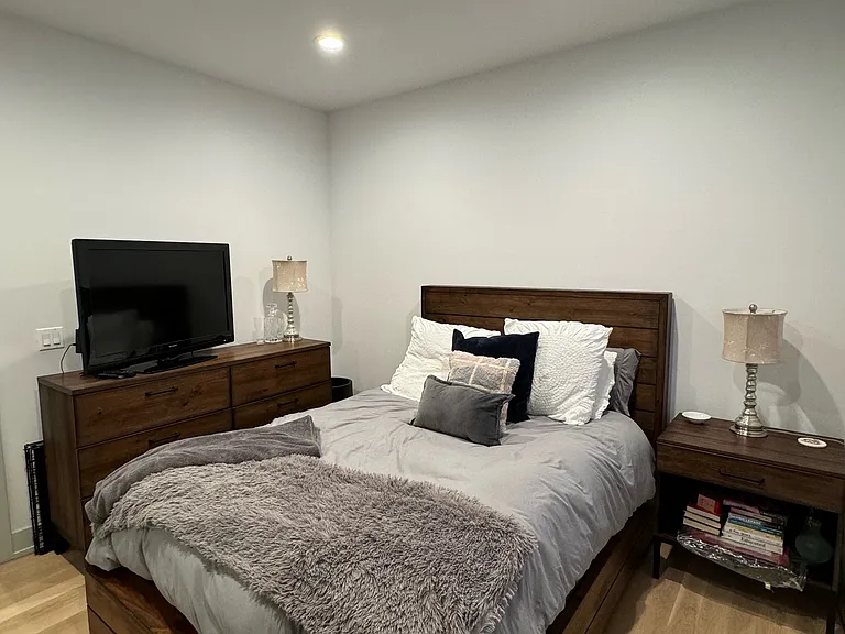 1238 N Bosworth Ave #301 — Photo 5