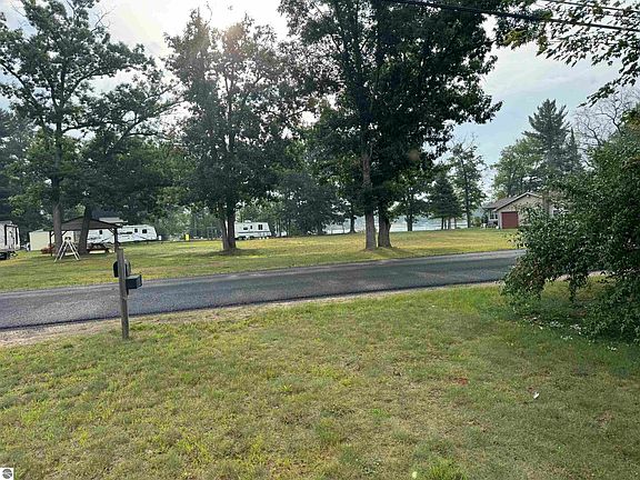 3rd image of 5142 Lucinda Dr