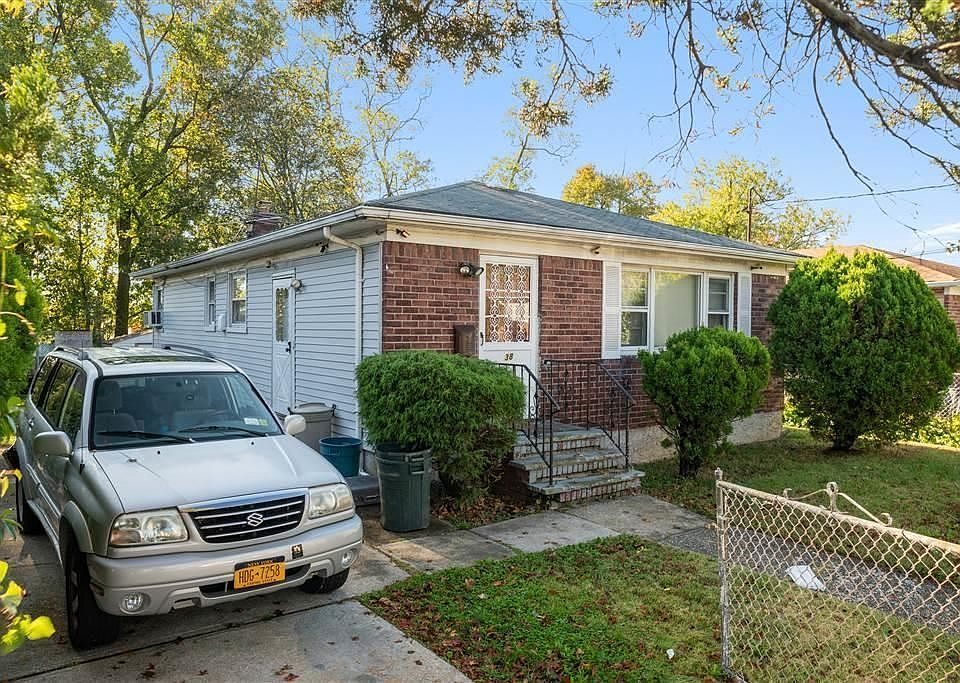 1st image of 38 Park Hill Cir