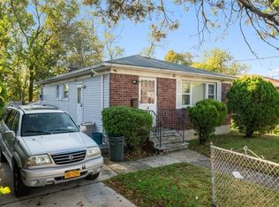 38 Park Hill Cir, Staten Island, NY 10304