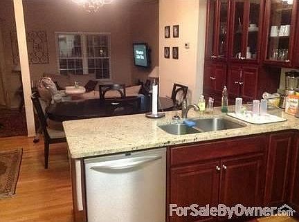 3rd image of 703 Ivy League Ln