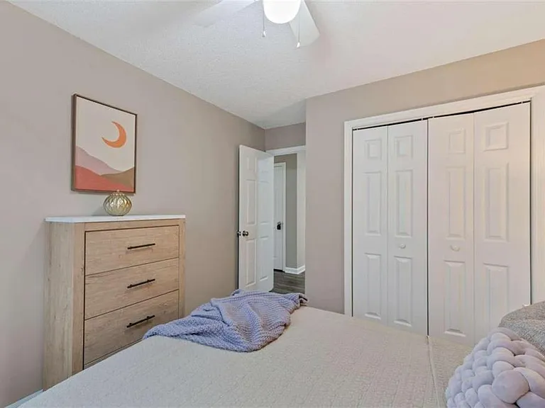 122 Bentley Pkwy — Photo 17