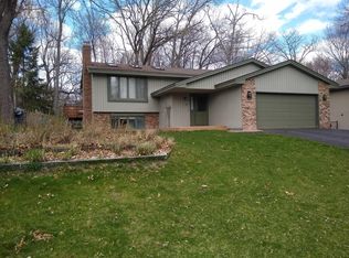 8 Hillcrest Ln, Circle Pines, MN 55014