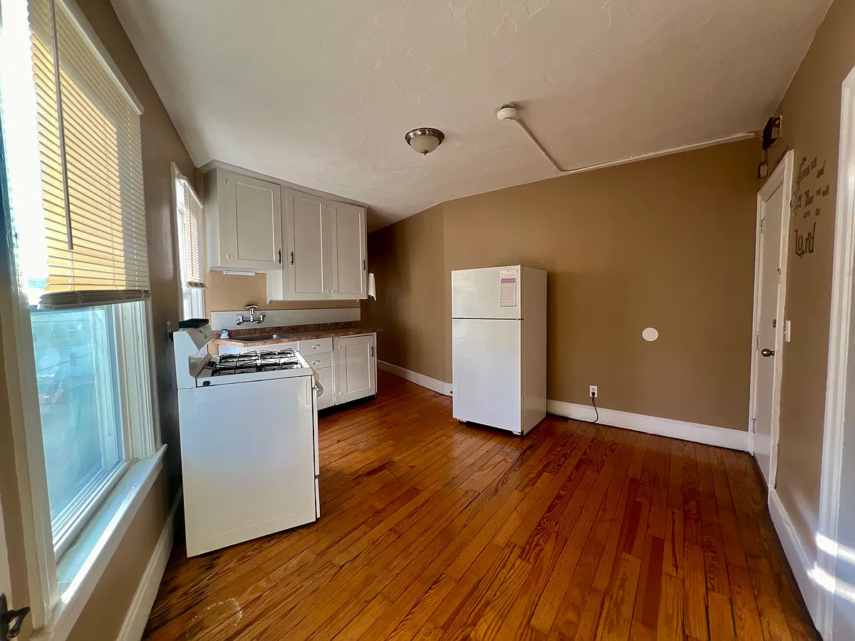 Building Photo - 836 Main St #3L