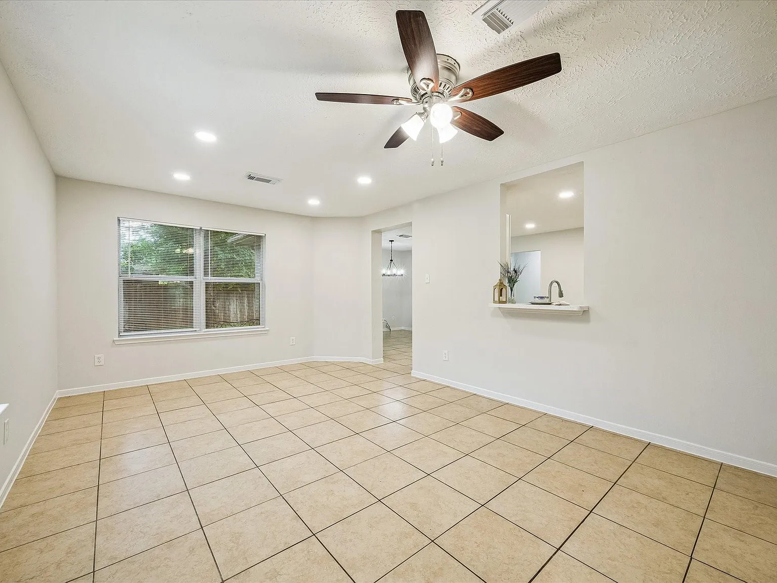 4 bed, 2.0 bath, 1498 sqft, $1,850 — Photo 4