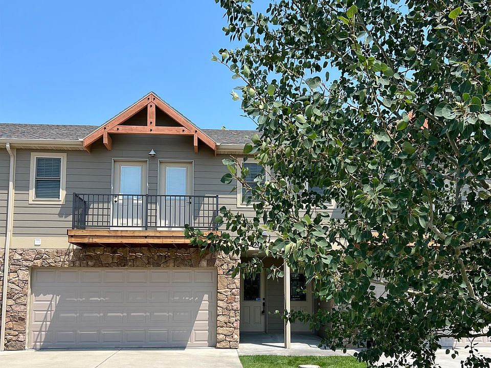 1st image of 2027 Lake Hills Dr