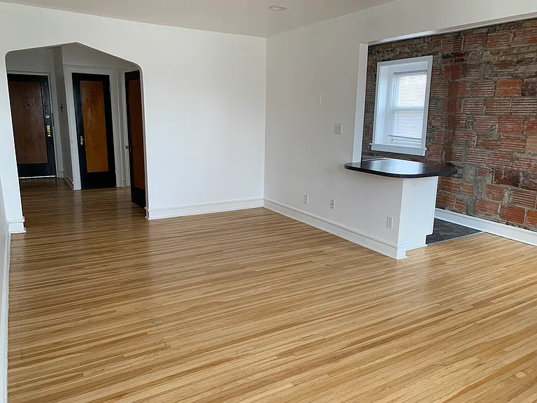 148 Crestwood Ave — Photo 1