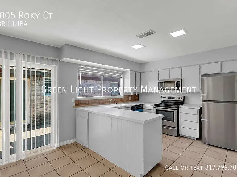 1005 Roky Ct — Photo 6