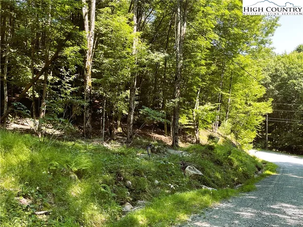 135 Lakeledge Circle, Beech Mountain, NC 28604