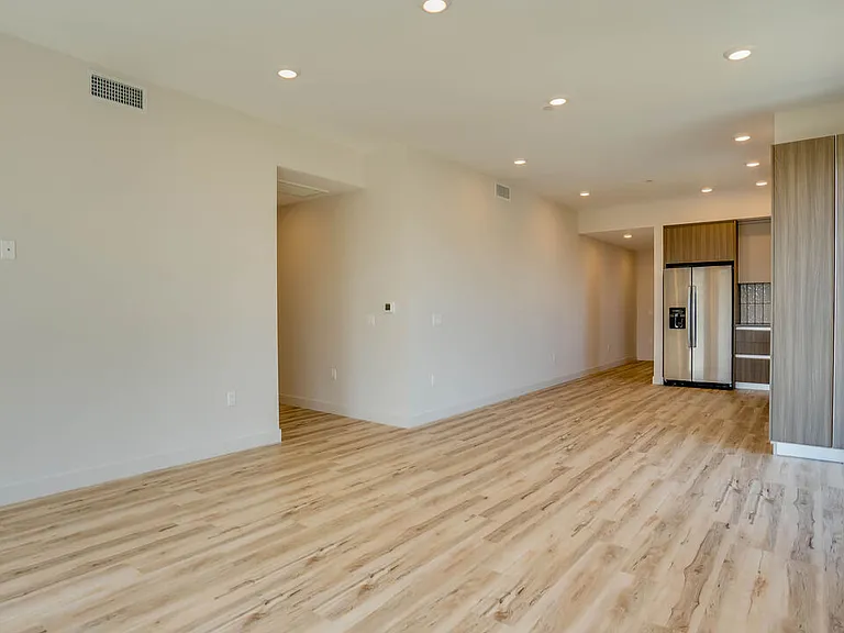1540 S Hayworth Ave #203 — Photo 4