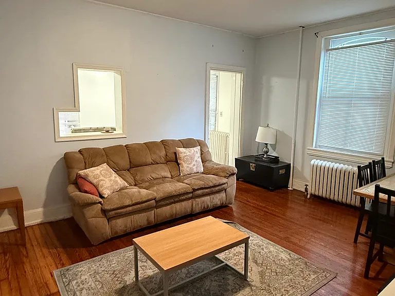 318 S 42nd St #1F — Photo 11