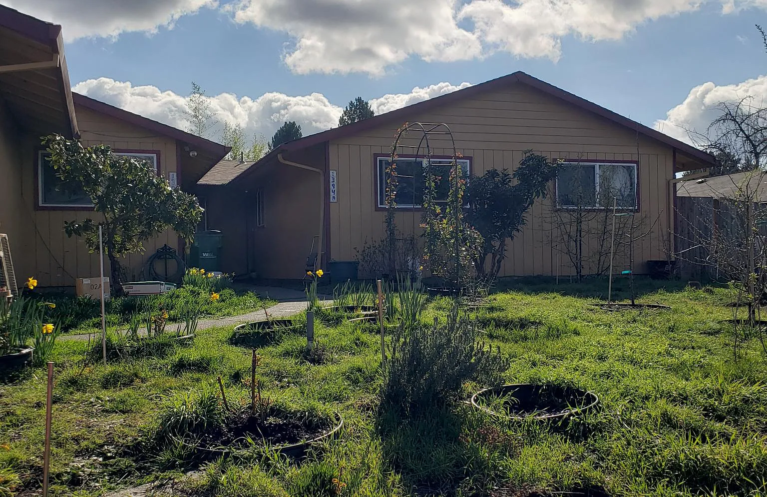 3 bed, 1.5 bath, 1300 sqft, $2,650 — Photo 1