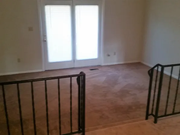 1261 Woodbrook Ln, Columbus, OH 43223