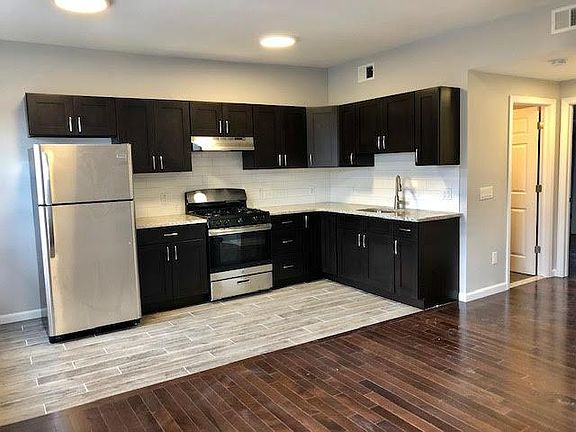 3rd image of 207 N Walnut St #10
