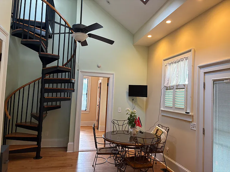 1337 Oak St SW — Photo 14