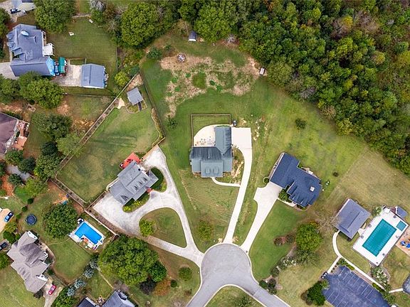 4th image of 33 Apple Wood Ln
