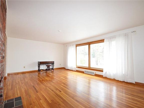 4th image of 120 Laurelwood Dr