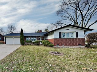 1256 Maple Ln, Elk Grove Village, IL 60007