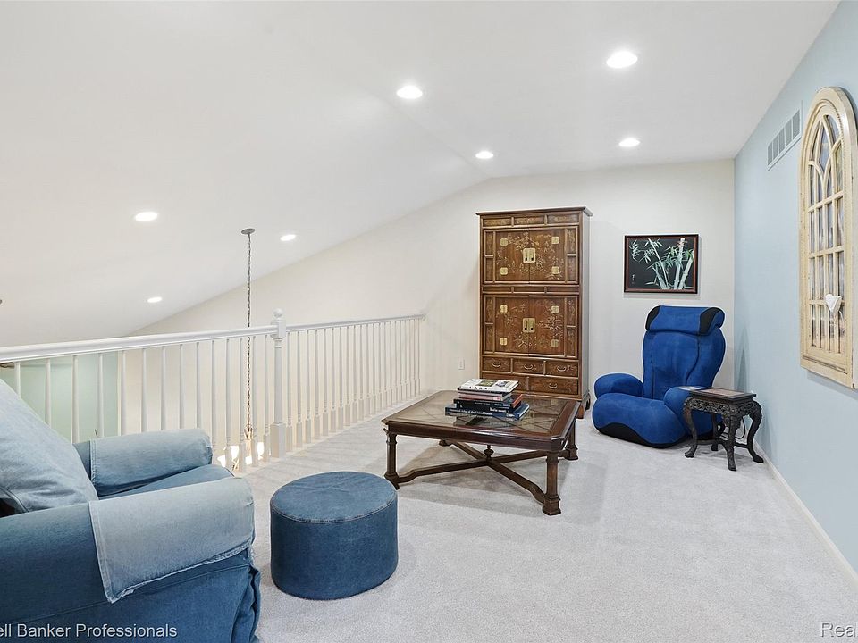 731 E Bluff Ct, photo 25