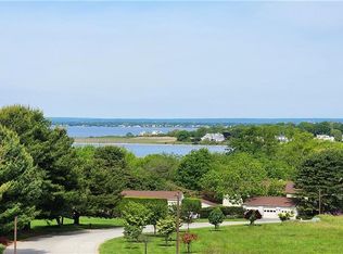 272 N Farm Dr, Bristol, RI 02809